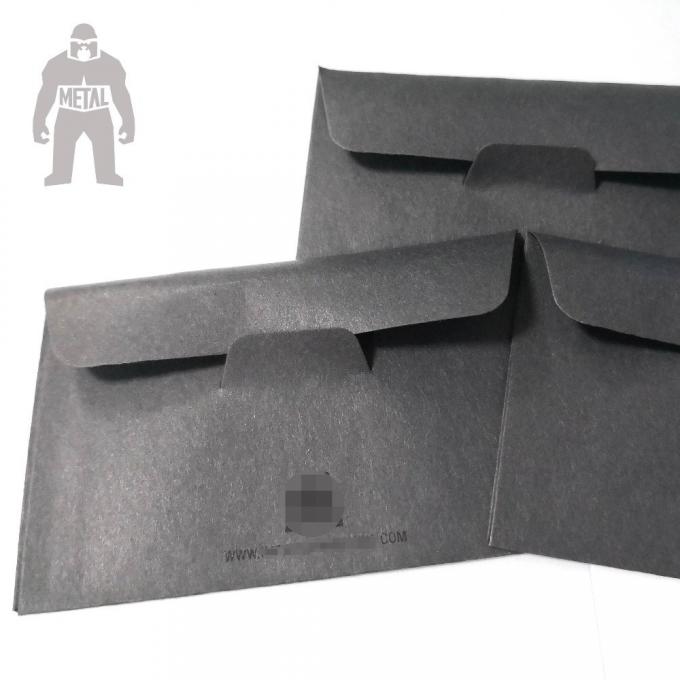 A cor preta rígida do titular do cartão 90x60mm do envelope do Natal imprimiu o papel 120gsm