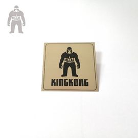 As placas de nome do metal do preto da cópia do efeito da escova para bolsas KingKong personalizaram