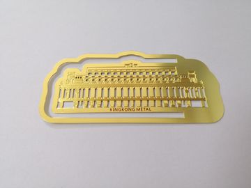 A cor imprimiu os marcador gravados do metal para o logotipo relativo à promoção do presente dos homens gravados