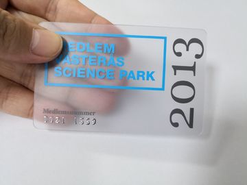 Matt feito-à-medida cartões transparentes do PVC com grava o número do ouro/prata