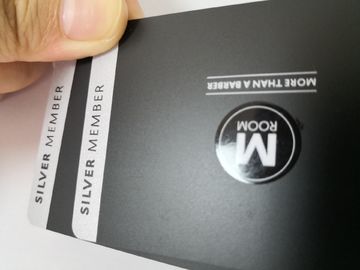 Cartões metálicos de prata do PVC com logotipo personalizado UV lustroso