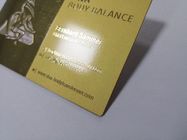 O cartão feito sob encomenda do ouro do metal do negócio com grava o efeito do espelho do logotipo do texto