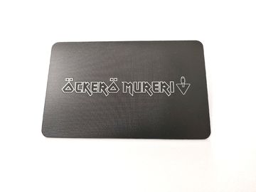 Placa de metal que grava cartões de aço inoxidável com superfície do resíduo metálico