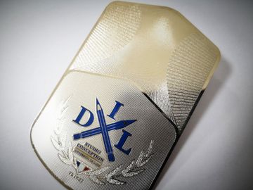 O laser esparadrapo do tipo dos acessórios do saco das placas da etiqueta do metal do logotipo pequeno para fora costura a etiqueta